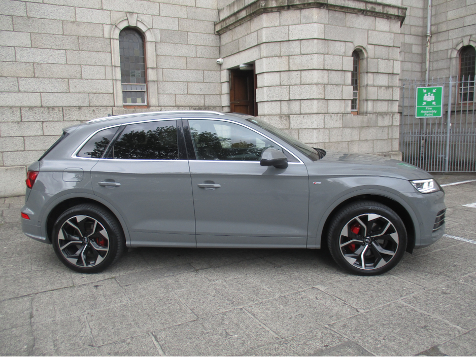 2021 Audi Q5 2L Petrol Plug-in Hybrid For Sale Images