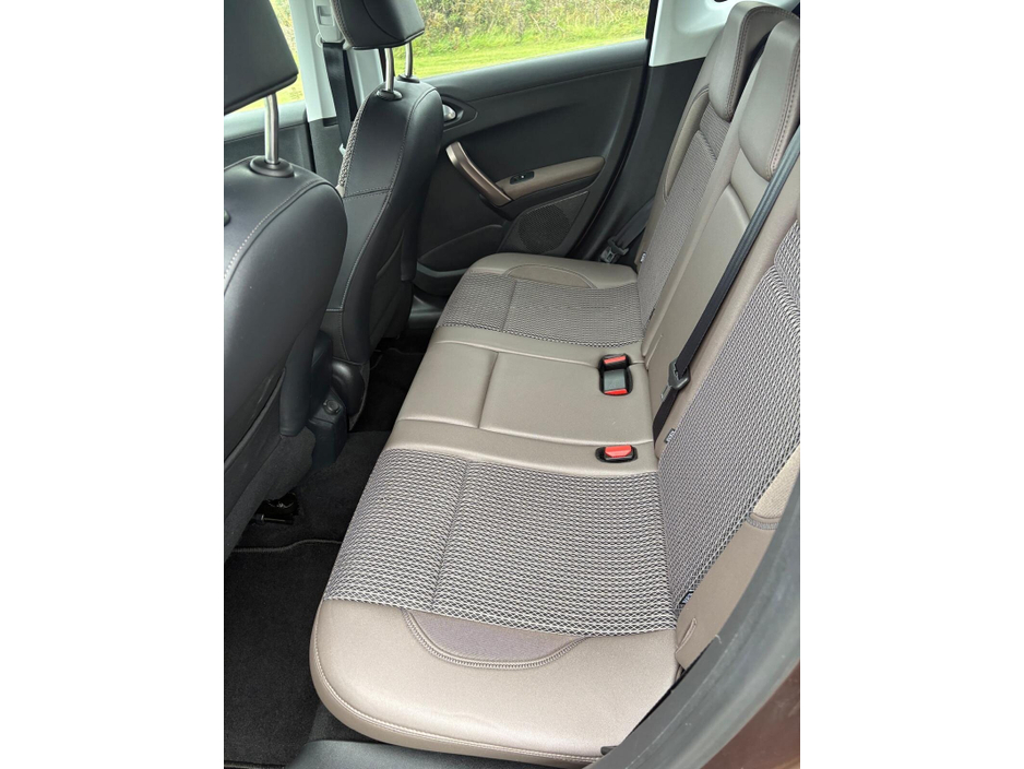 Peugeot 2008 1.2 Petrol — thumbnail 10