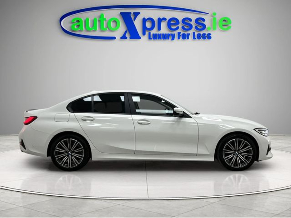 BMW 3 Series 320d xDrive 4WD — thumbnail 15