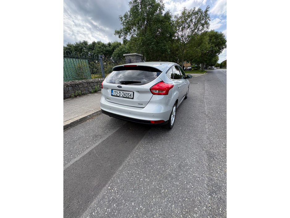 Ford Focus 1.0 ECOBOOST ZETEC 100PS 5DR T — thumbnail 3