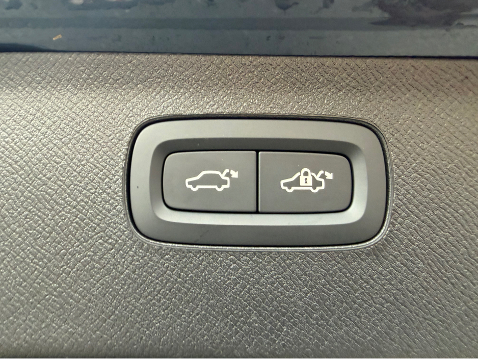 2025 Volvo XC90 2L Petrol Plug-in Hybrid For Sale Images