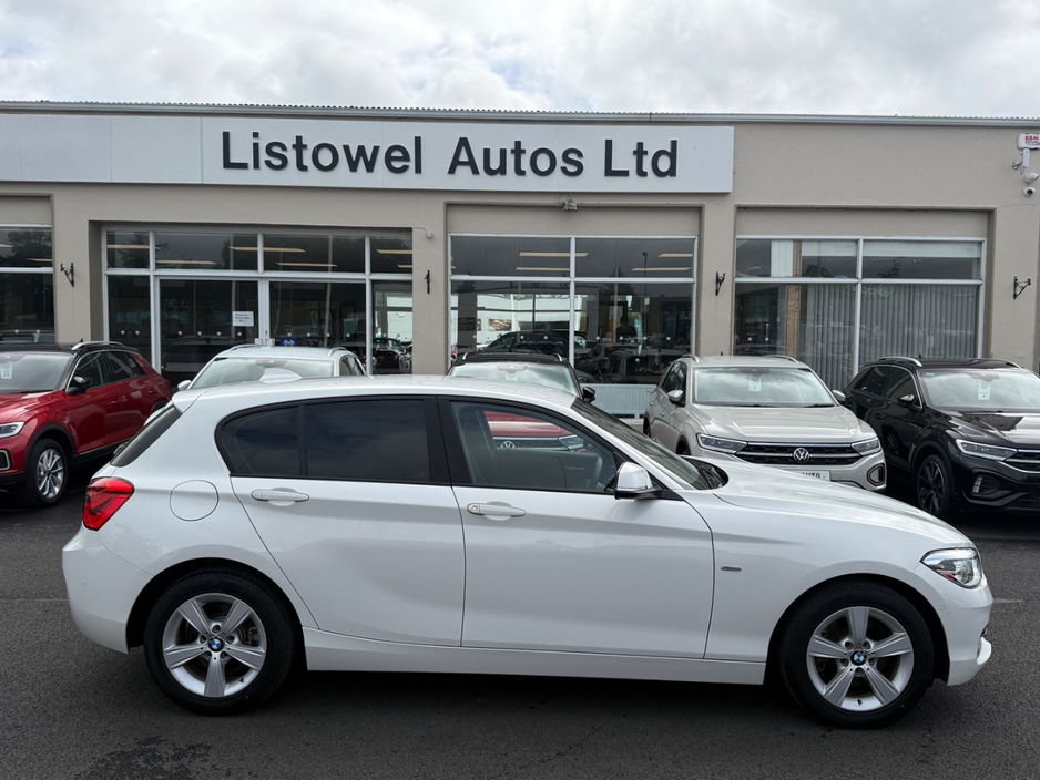BMW 1 Series SPORT 150BHP 2.0 AUTOMATIC *REAR VIEW CAMERA, 16 " ALLOYS, PARKING SENSORS FRONT & REAR, CRUISE CONTROL, 3 STAGE HEATED SEATS, FACTORY FITTED PRIVACY GLASS, DUAL ZONE CLIMATE CONTROL, PUSH START/STOP* — thumbnail 3