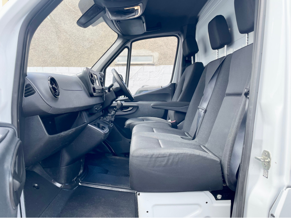 2022 Mercedes-Benz Sprinter 2L Diesel For Sale Images