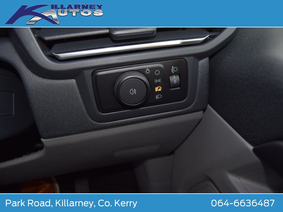 2026 Ford Tourneo Custom 2.5L Petrol Plug-in Hybrid For Sale Images