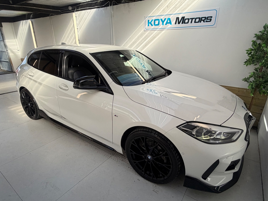 BMW 1 Series 118D M-SPORT M-PERFORMANCE PLUS 150 BHP DIESEL AUTOMATIC // APPLE CARPLAY // LED MATRIX LIGHTING // VIRTUAL DASH // ELECTRIC HALF LEATHER // PARK ASSIST W/REVERSING CAMERA // AA APPROVED DEALER 2026 — thumbnail 15