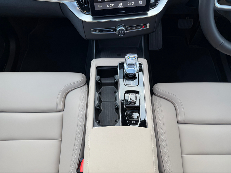 2025 Volvo XC90 2L Petrol Plug-in Hybrid For Sale Images