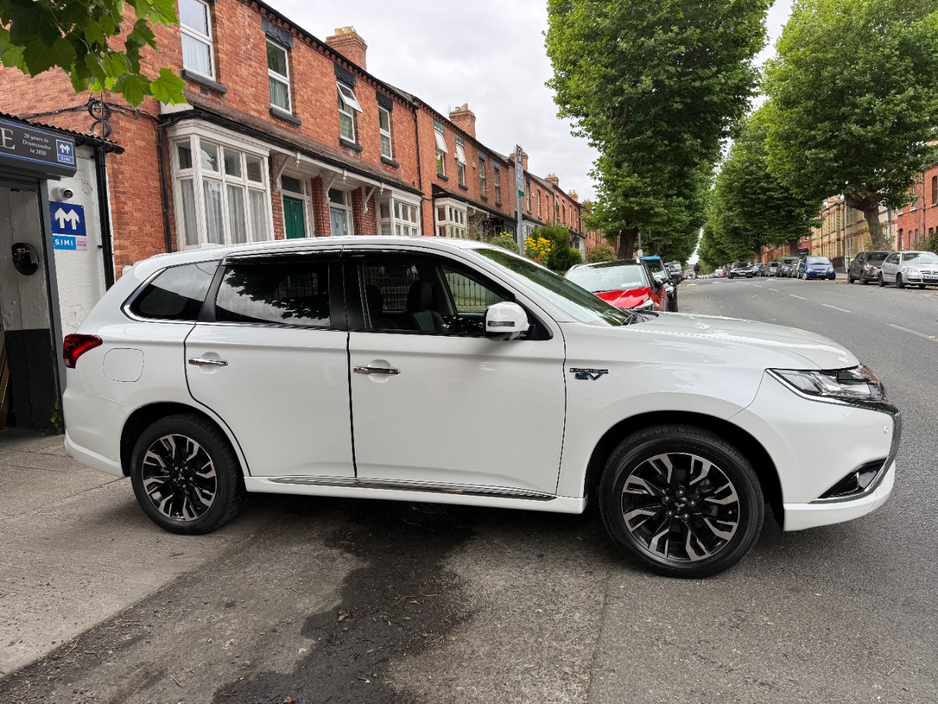 2017 Mitsubishi Outlander 2L Petrol Plug-in Hybrid For Sale Images