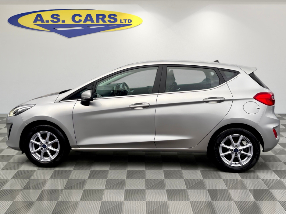 Ford Fiesta 1.1 ZETEC 85PS 5DR — thumbnail 2