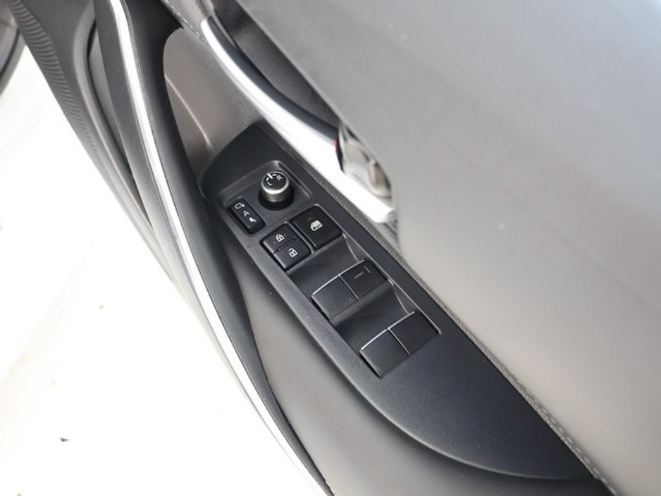 Toyota Corolla Luna Sport Hybrid Hatchback — thumbnail 17