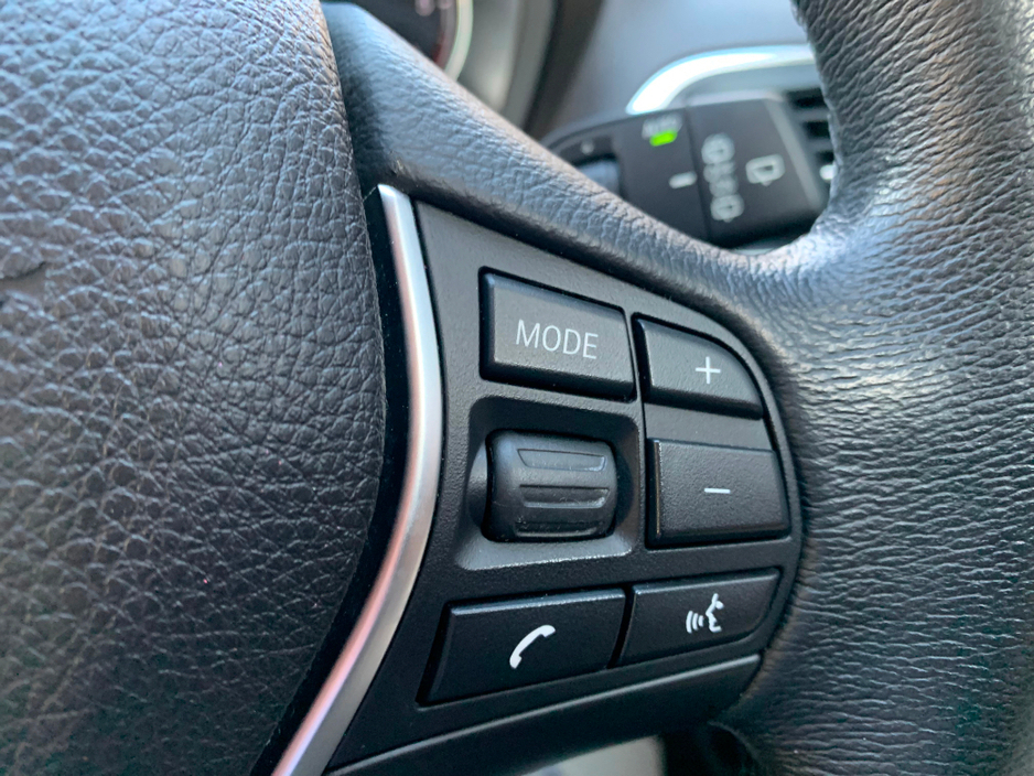 BMW 1 Series 116D SE AUTOMATIC // GREAT CONDITION // FULL SERVICE HISTORY // LEATHER, SAT NAV AND PARKING SENSORS // €200 ROAD TAX // 07/28 NCT // — thumbnail 23