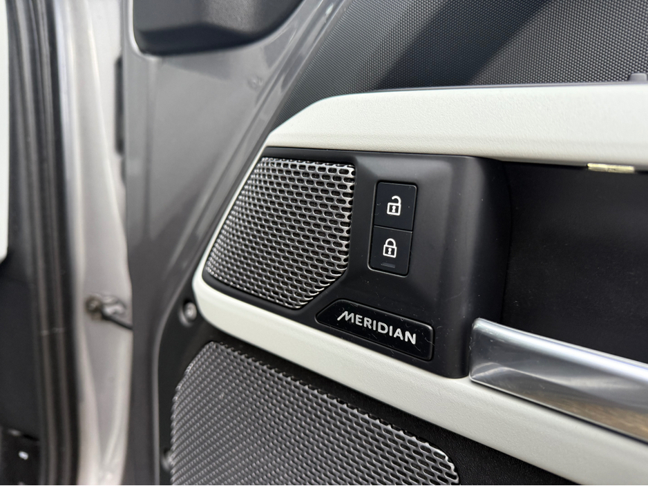 2023 Land Rover Defender 2L Petrol Plug-in Hybrid For Sale Images