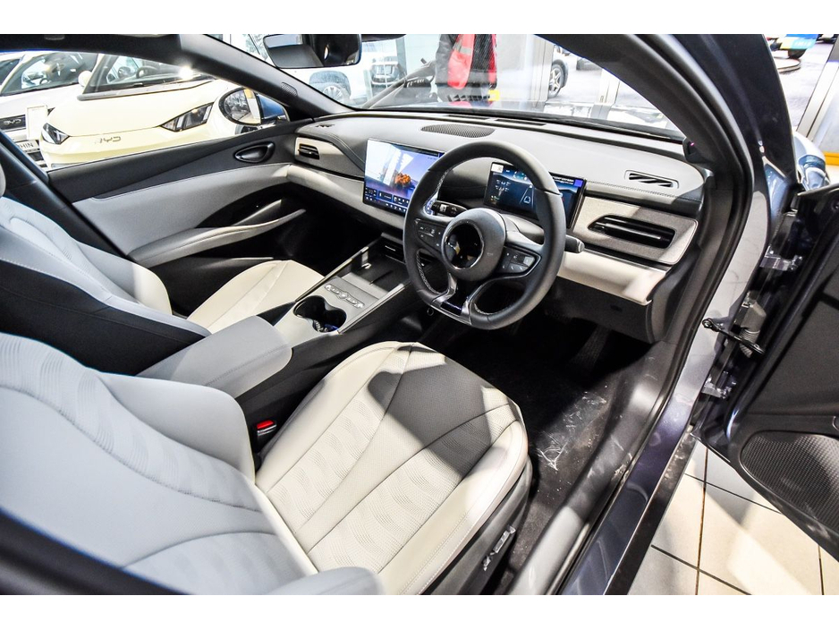 BYD Seal 6 Boost Plug in Hybrid Saloon — thumbnail 7