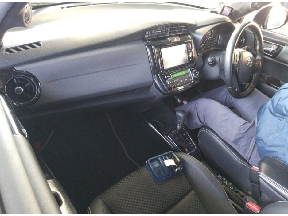 Toyota Corolla 1.5 Corolla Fielder Petrol Hybrid Auto — thumbnail 5