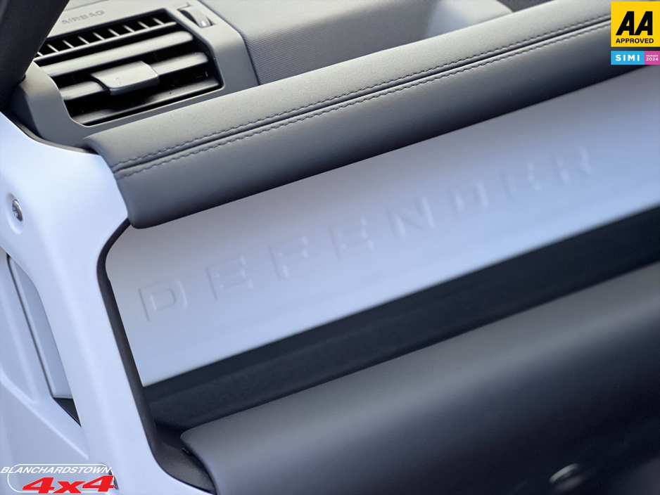 2025 Land Rover Defender 3.0L Diesel For Sale Images