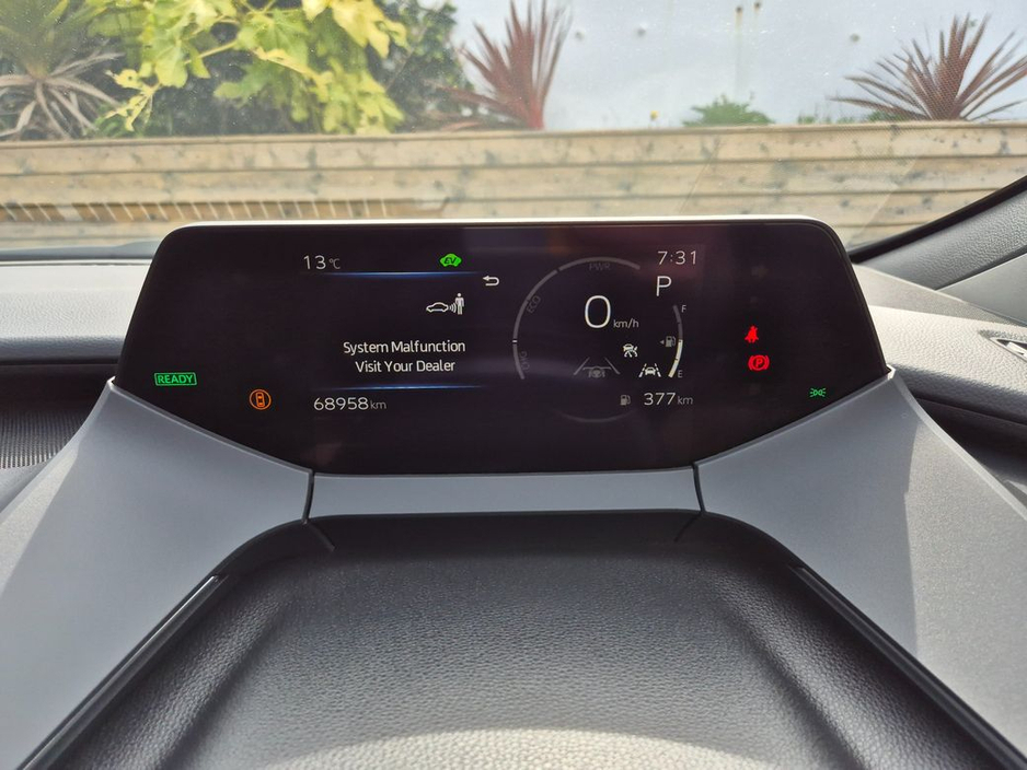 Toyota Prius 2.0 HEV / G-PACK HIGH SPEC / LOW MILEAGE / TAX €150 — thumbnail 16