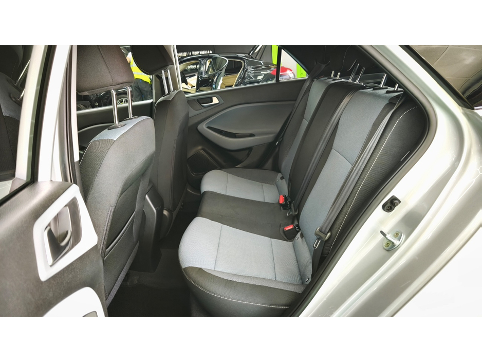 Hyundai i20 PREMIUM 83BHP 5DR — thumbnail 13