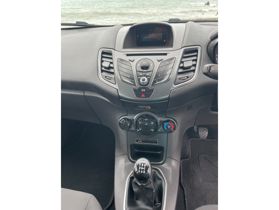 Ford Fiesta 1.0 65PS ZETEC — thumbnail 8