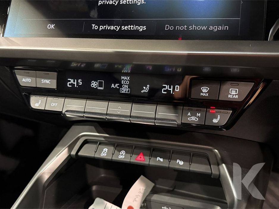 Audi A3 1.0 AUTOMATIC - FACTORY ALLOYS - DIGITAL SPEEDO - CRUISE CONTROL - MULTI FUNCTION STEERING WHEEL - CRUISE CONTROL - HEATED SEATS — thumbnail 23