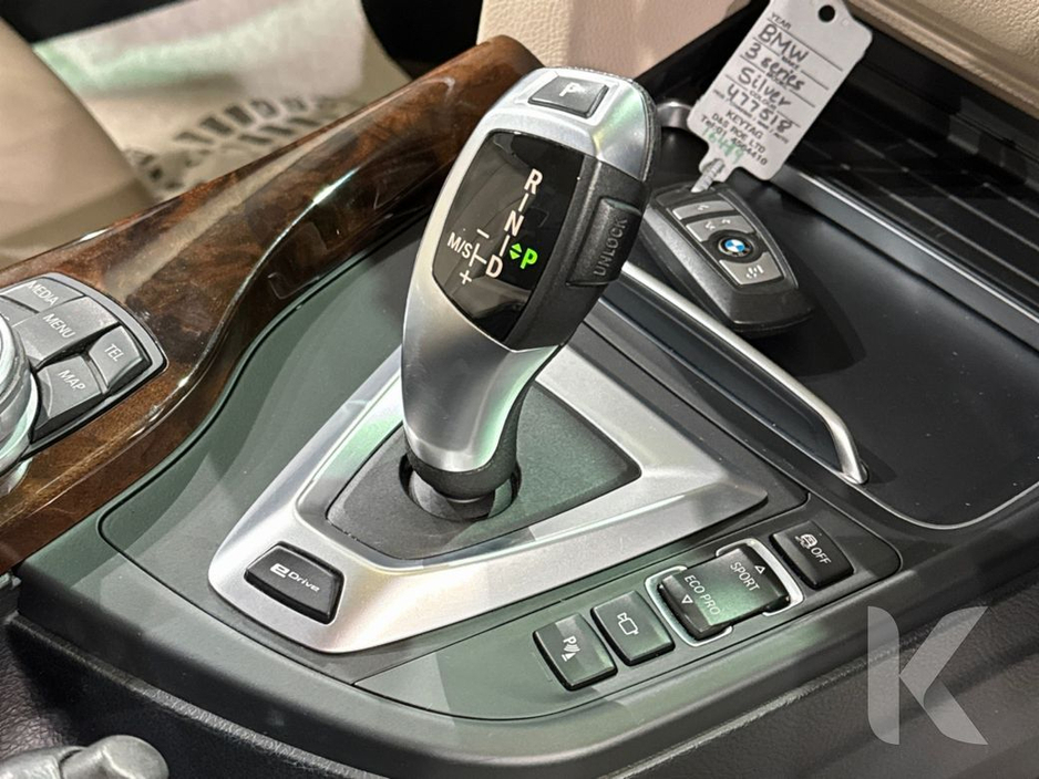 BMW 3 Series 2.0 HYBRID AUTOMATIC - E LUXURY PERFORMANCE - CREAM BEIGE LEATHER - FACTORY ALLOYS - REVERSE CAMERA/PARKING RADAR — thumbnail 22