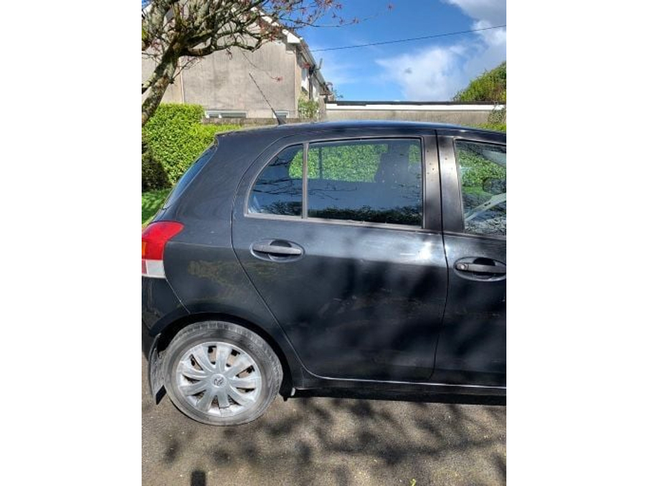 Toyota Yaris 1.0 Terra Hatchback Petrol Manual (69bhp) — thumbnail 5