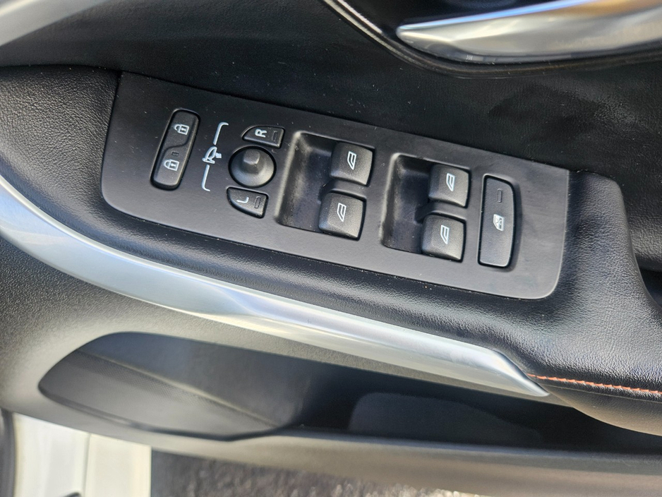 2015 Volvo V40 1.6L Petrol For Sale Images