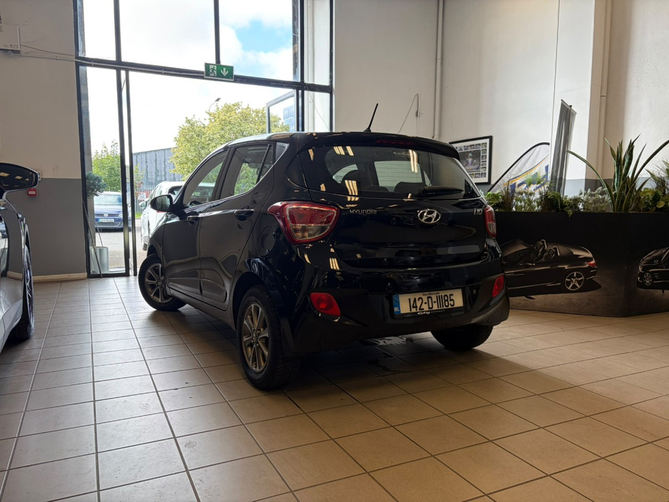 Hyundai i10 1.0 Deluxe Auto 4DR. Irish Car, NCT & TAX, 2Keys, Bluetooth, MFSW, Air Conditioning, Irish Radio, Alloy Wheels, Folding Rear Seats, Luggage Cover, USB/AUX and more. — thumbnail 13