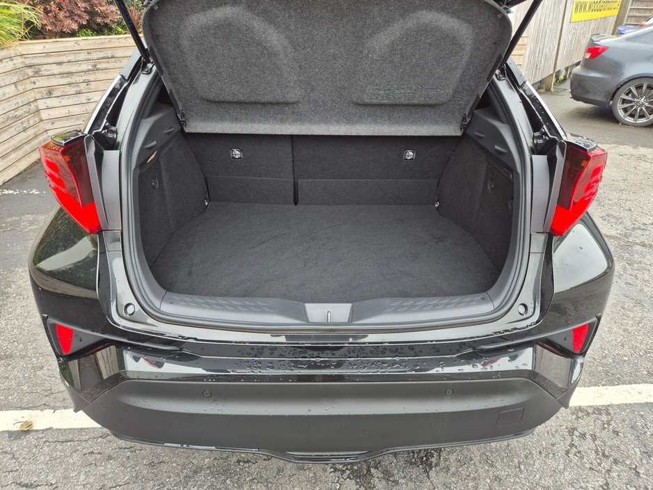 Toyota C-HR 1.8 HYBRID / SOL NERO WITH SAFETEY PACK 2 / TAX €160 — thumbnail 9