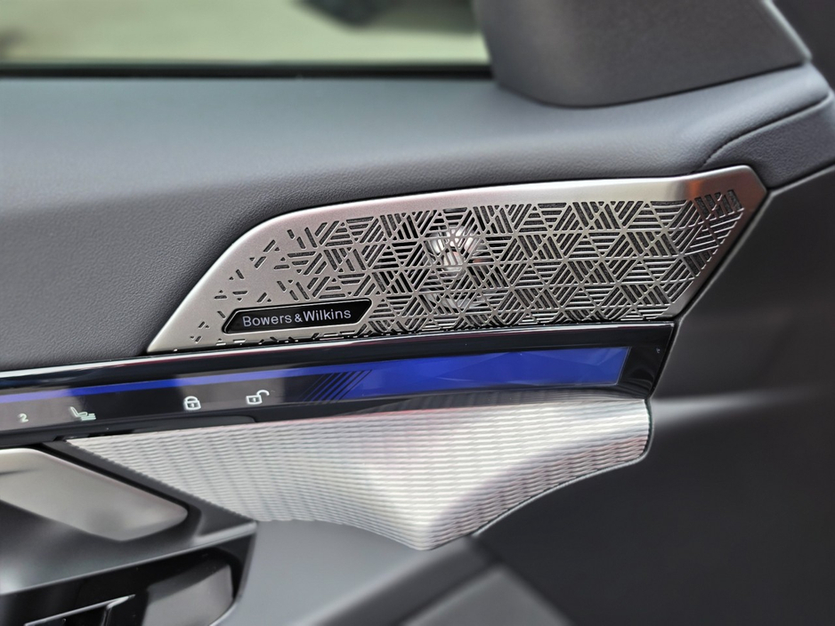 2025 BMW M5 4.5L Petrol Plug-in Hybrid For Sale Images