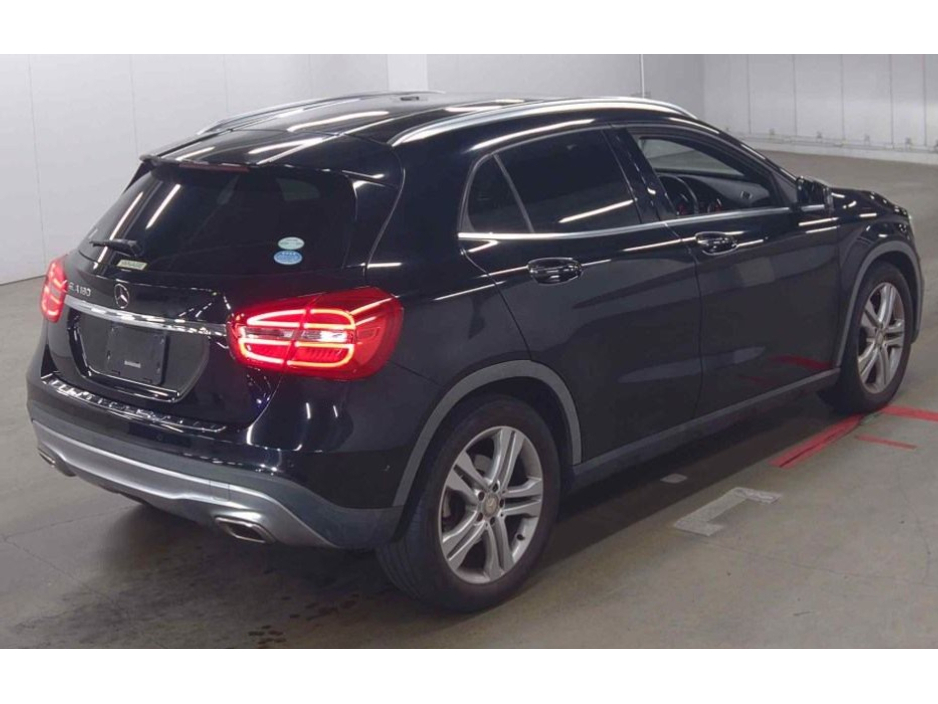 Mercedes-Benz GLA Class 1.6 GLA180 Petrol Auto Half Leather Seats — thumbnail 4