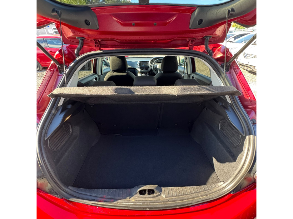 Peugeot 208 — thumbnail 12