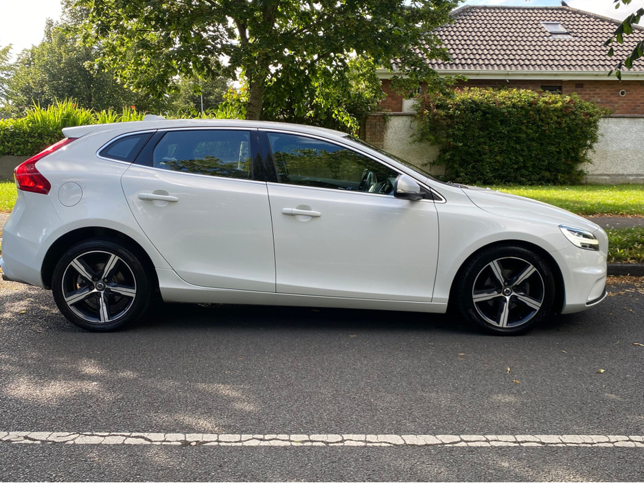 2017 Volvo V40 2L Diesel For Sale Images
