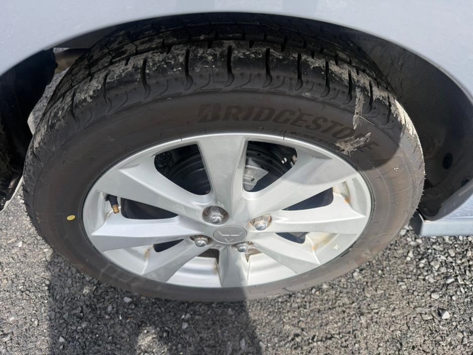 Mitsubishi Mirage — thumbnail 9