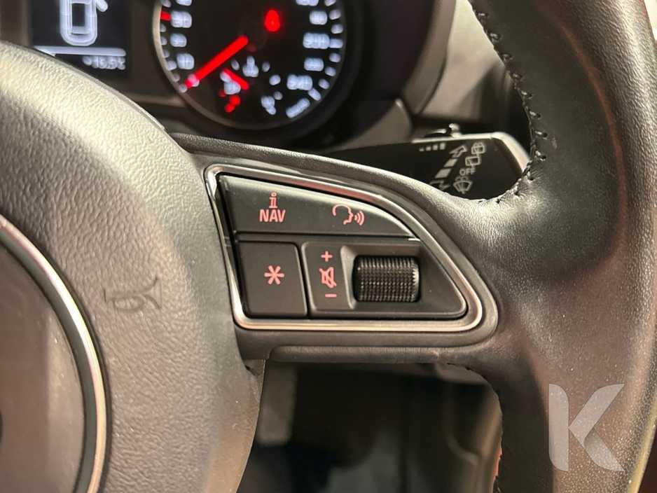 Audi A1 1.0 - AUTOMATIC - ALLOY WHEELS - HEATING / AC CONTROLS - FRONT/REAR PARKING AID - MULTI FUNCTION STEERING WHEEL — thumbnail 21
