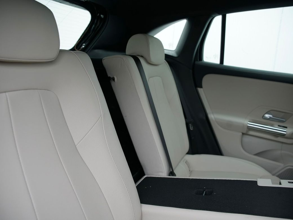 Mercedes-Benz GLA Class D 5DR Auto — thumbnail 25