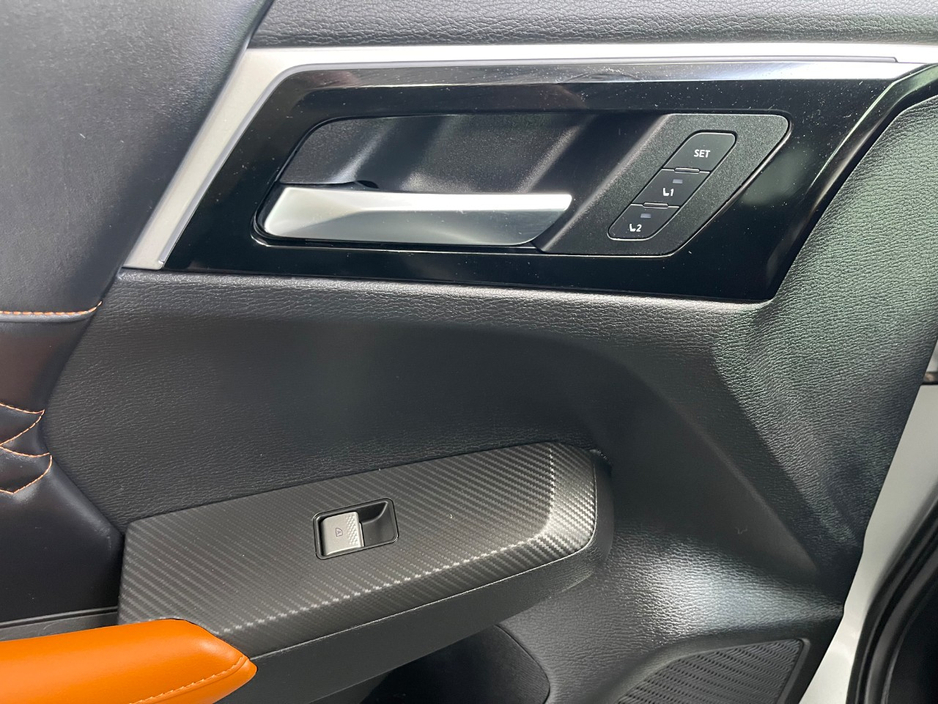 2022 Mitsubishi Outlander 2.4L Petrol Plug-in Hybrid For Sale Images