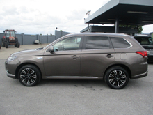 2017 Mitsubishi Outlander 2L Petrol Plug-in Hybrid For Sale Images