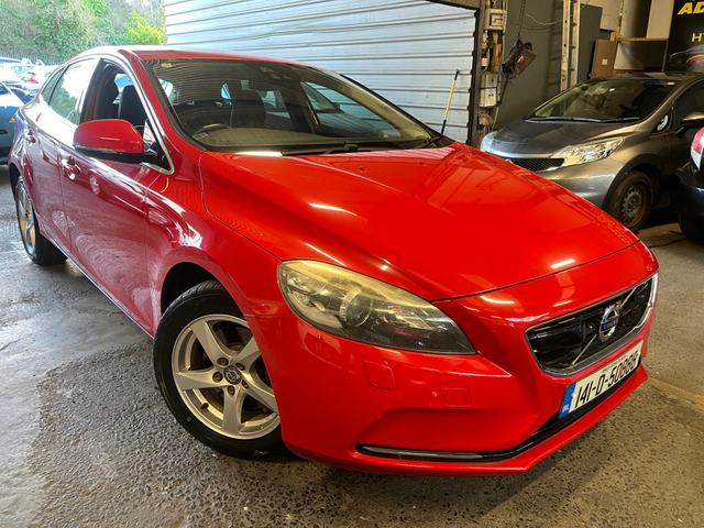 2014 VOLVO V40 Automatic very low mileage 2014