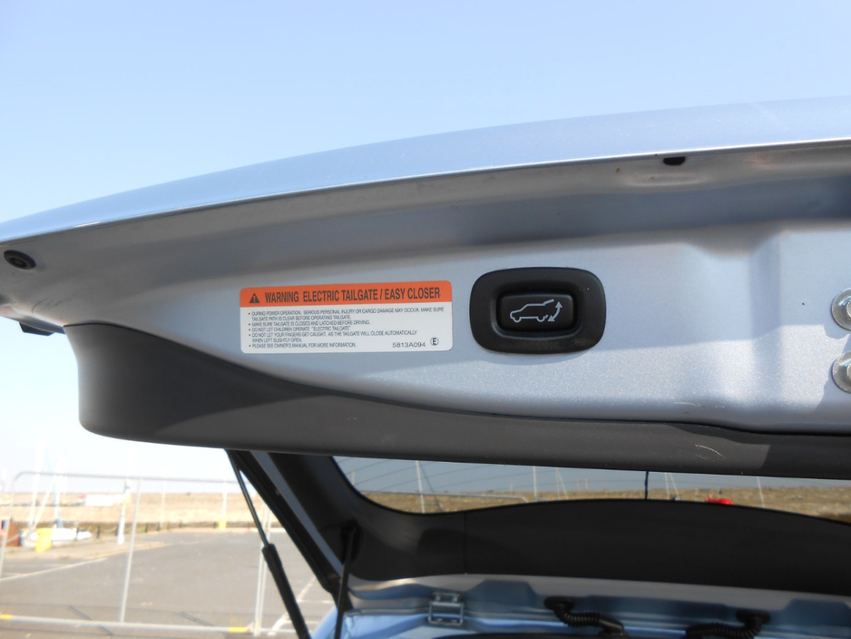2015 Mitsubishi Outlander 2L Petrol Plug-in Hybrid For Sale Images