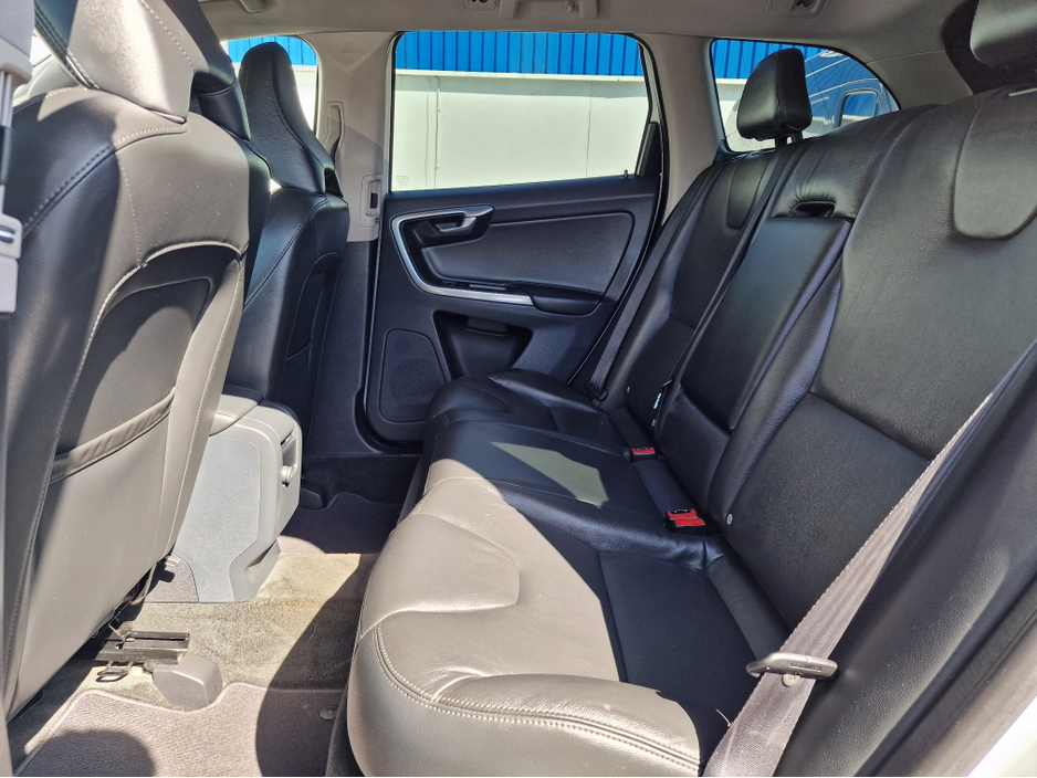 2015 Volvo XC60 2.0L Diesel For Sale Images