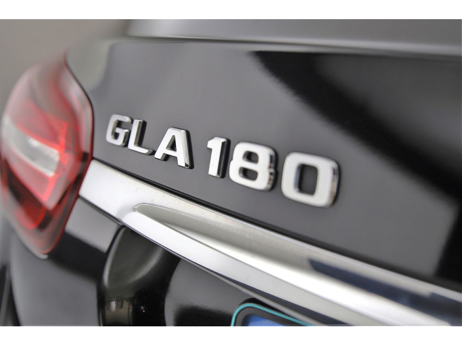 Mercedes-Benz GLA Class GLA 180 *BEIGE LEATHER* — thumbnail 28