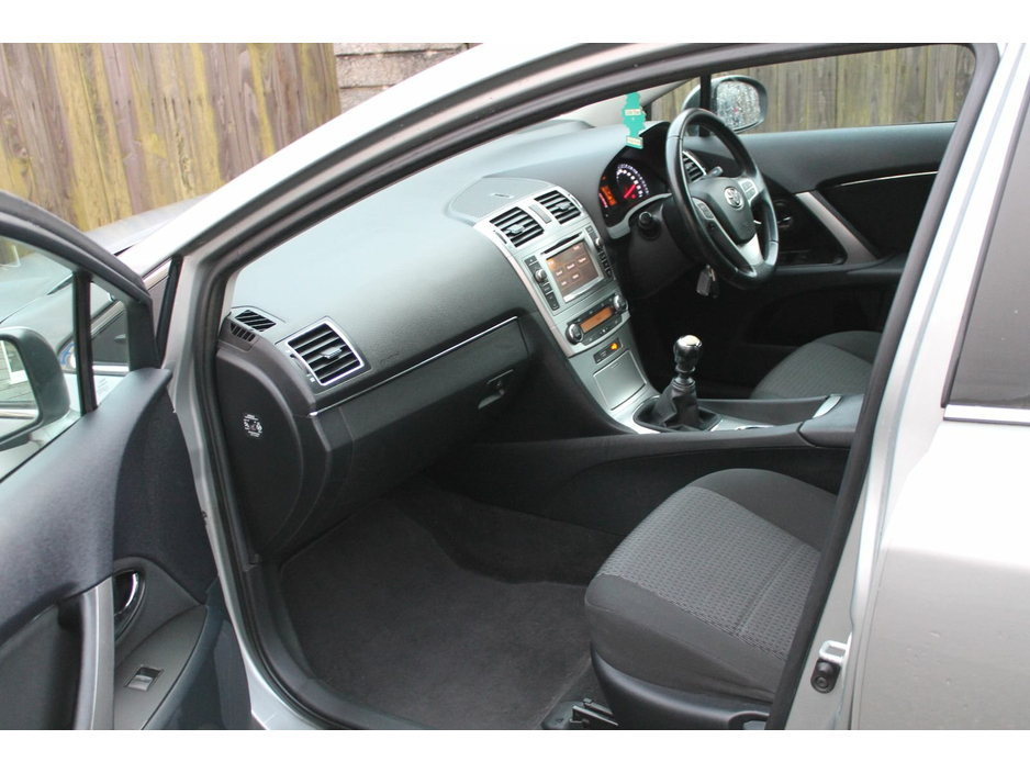 2014 Toyota Avensis 2L Diesel For Sale Images