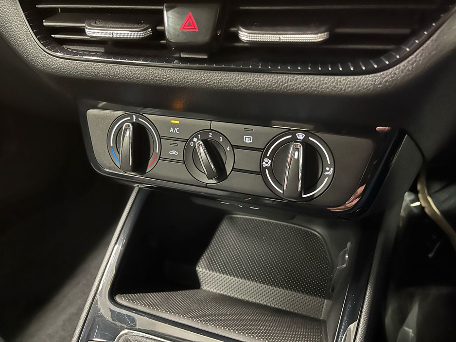 Skoda Fabia Selection 1.0MPI 80HP - Reversing Camera - Air Conditioning - Cruise Control - Keyless Start - Apple CarPlay/Android Auto — thumbnail 12