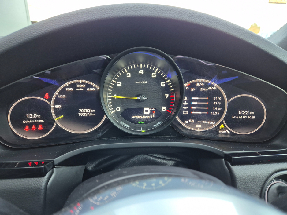 2023 Porsche Cayenne 3.0L Petrol Plug-in Hybrid For Sale Images