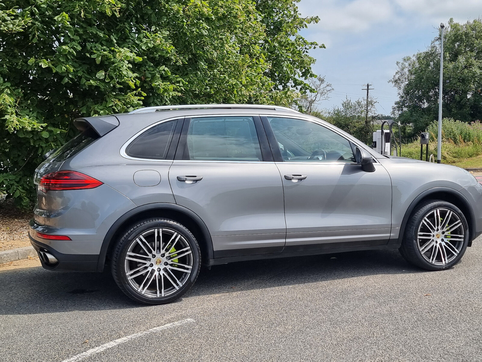 2015 Porsche Cayenne 3L Petrol Plug-in Hybrid For Sale Images