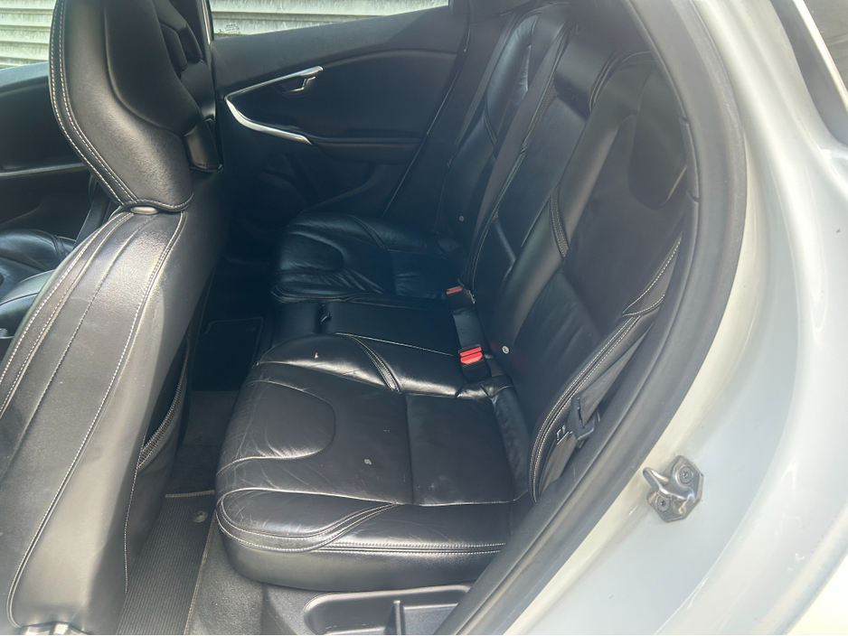 2015 Volvo V40 2L Diesel For Sale Images