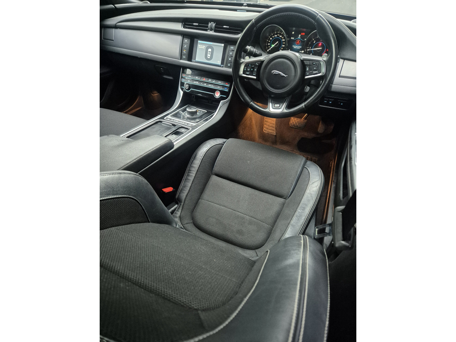Jaguar XF 2.0 D RWD R-SPORT MY 18 4DR AUTO — thumbnail 18