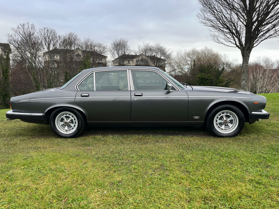 1990 Daimler Double Six 5.3L Petrol For Sale Images