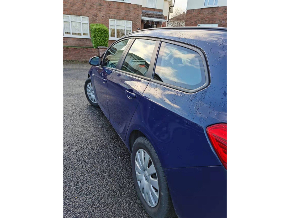 Opel Astra 1.2 SC Estate Diesel Manual (95bhp) — thumbnail 2