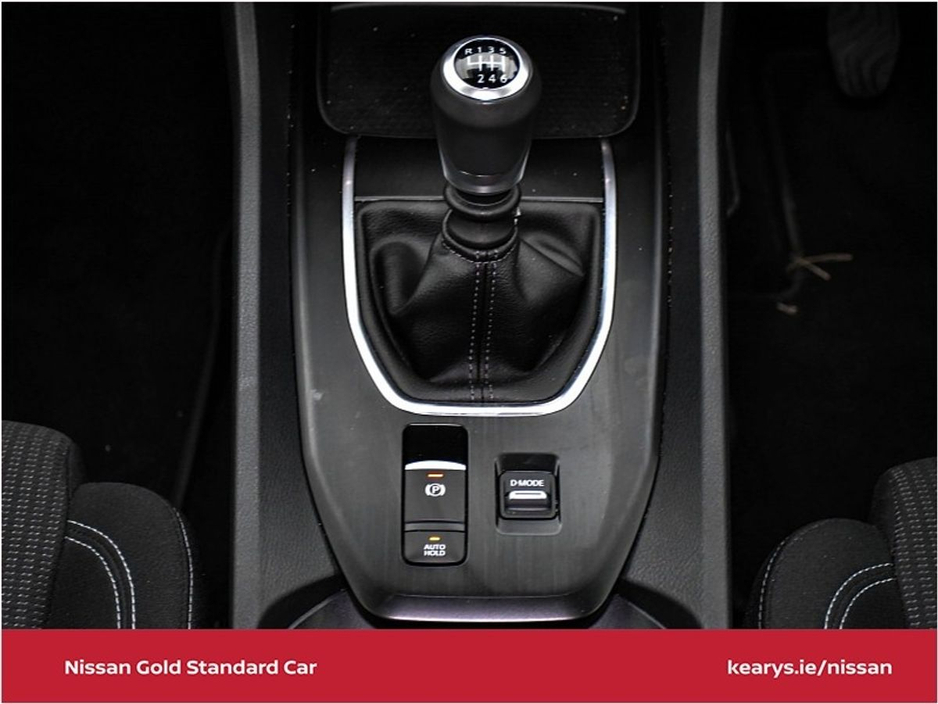 Nissan Qashqai 1.3 PET MILD HYBRID SV WITH HEATED FRONT SEATS - HEATED STEERING WHEEL - HEATED WINDSCREEN - MEGA SALE PRICE — thumbnail 21