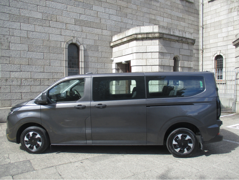 2026 Ford Transit Custom Kombi 2.5L Petrol Plug-in Hybrid For Sale Images
